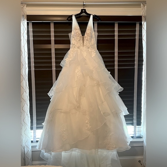 Wedding Gown:  Justin Alexander Serenity Collection Size 12 - Picture 1 of 8